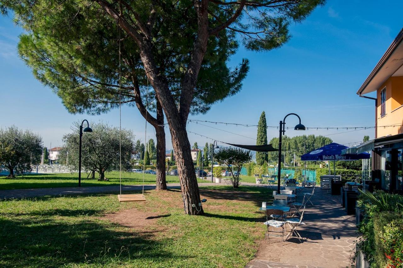 La Casa Sul Porto - Italian Homing Apartment Sirmione Luaran gambar